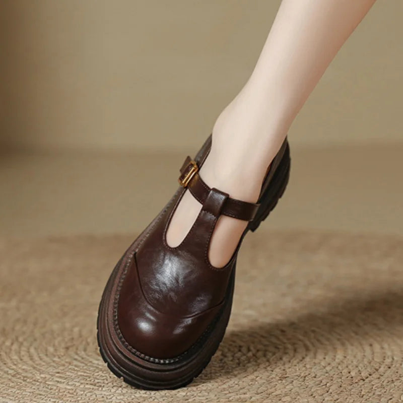 Linda | Orthopaedic shoes with T-strap