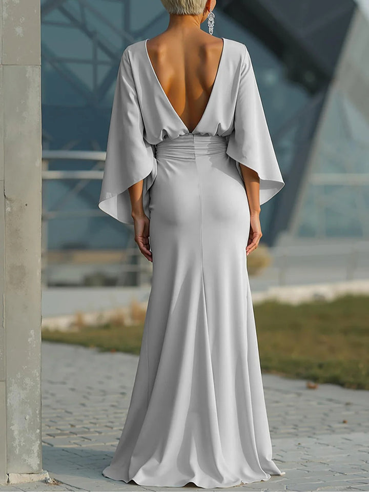 Clara | Elegant dress with V-neck, open back, and sleeves